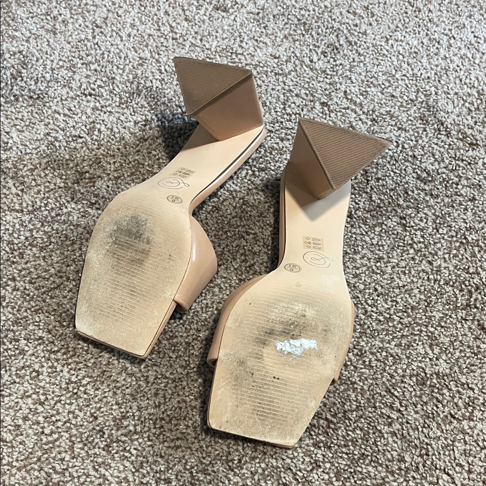 Chinese Laundry Tan Block Heel Sandals - Picture 2 of 3